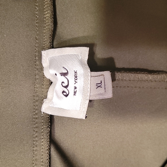 Wide Leg Sage Below Knee Capri Pants - Picture 5 of 5